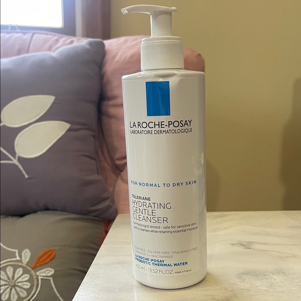 White and Blue Hydrating Gentle Cleanser